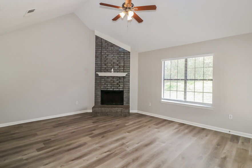 Building Photo - 6794 Valerie Dr
