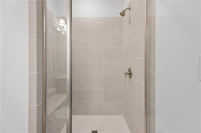 Building Photo - 6529 Beacon Dr