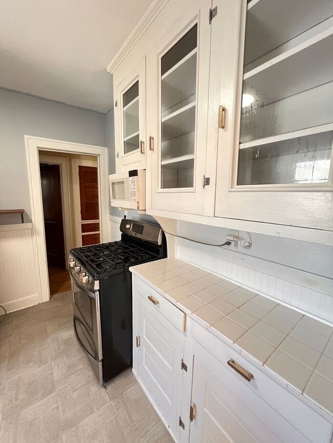 Building Photo - Charming 3-Bedroom Home in a Convenient an...