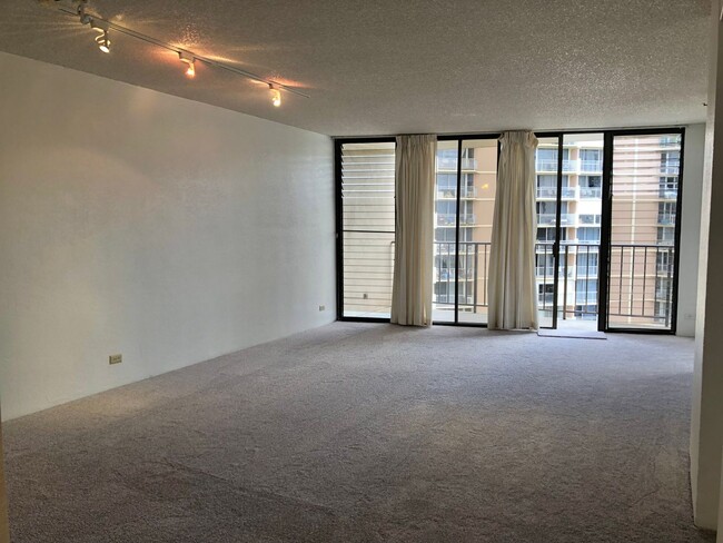 Building Photo - Park at Pearlridge! 2 bdrm, 2 bath, covere...