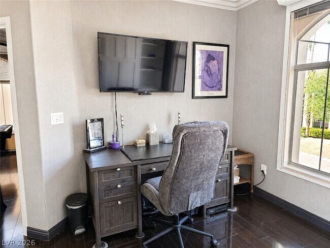 Building Photo - 2050 W Warm Springs Rd