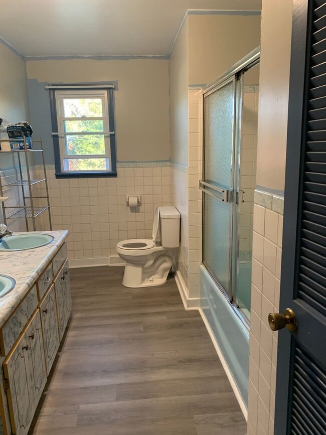 Building Photo - 3 Bedroom / 1.5 Bath One level Home  Gray TN 37615