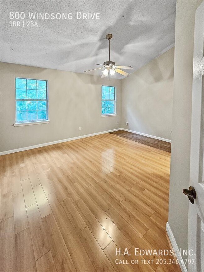 Building Photo - 800 Windsong Dr