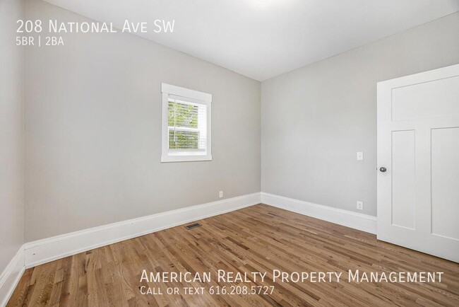 Building Photo - 208 National Ave SW