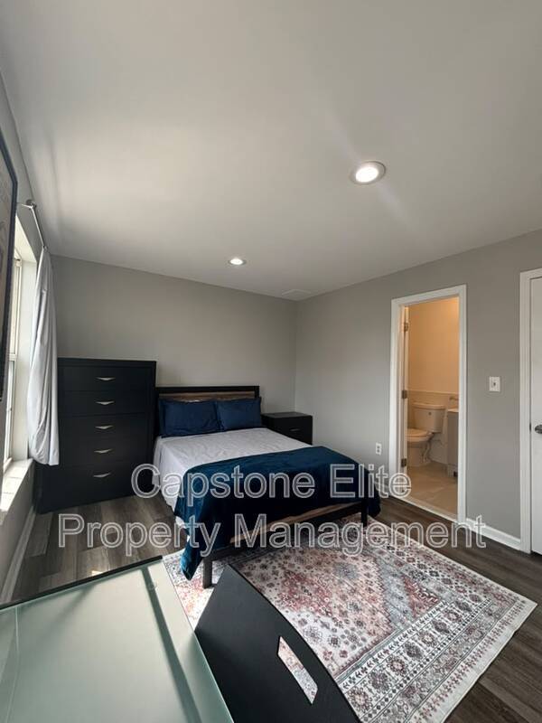 Building Photo - 20 Ashby Ln