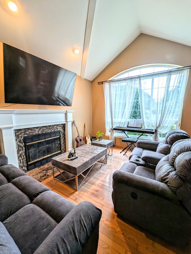 Primary Photo - 4905 33rd Street Ct NE