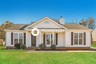 Building Photo - 3 Bedroom Pet-Friendly Home in Charlotte, NC with Main Street Renewal