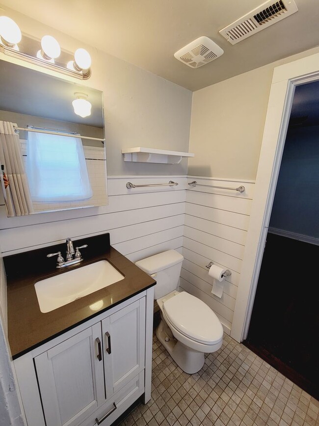 Building Photo - WRIGHTSVILLE AVE - Charming Cottage Style ...