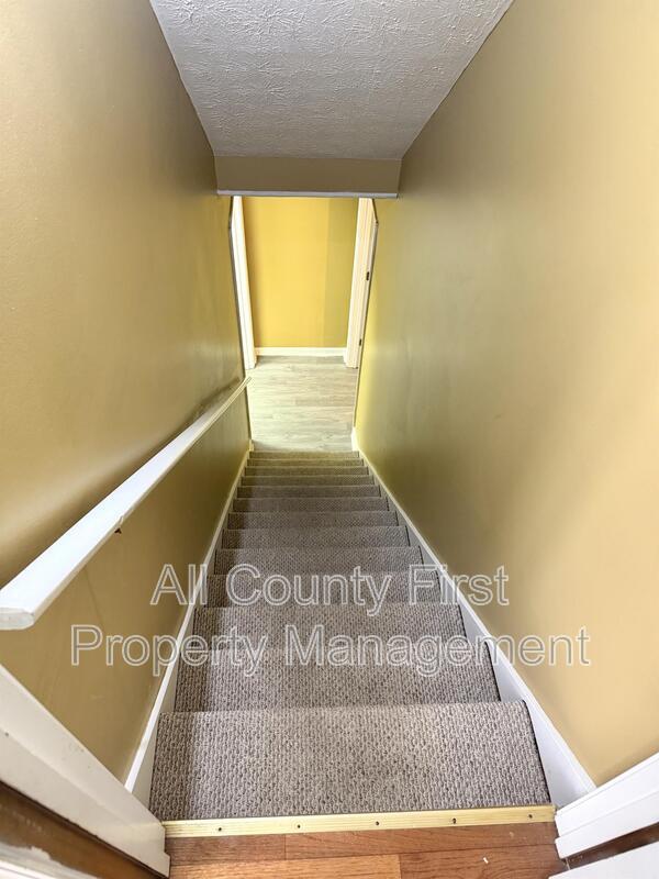 Building Photo - 5621 Shadow View Dr SW