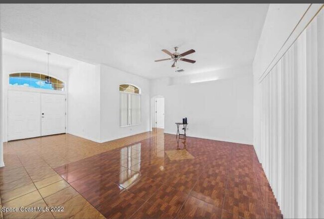 Building Photo - 525 Justine Ave NW