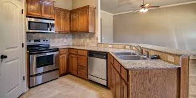 Building Photo - Gated Community Villas At Cedar Creek +  3 Bed 2 Bath + Edmond Schools