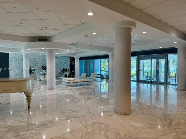 Building Photo - 5055 Collins Ave