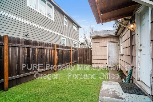 Building Photo - 7003 N Tyler Ave