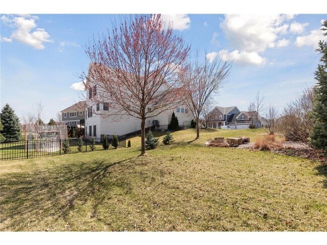 Building Photo - 16588 E Lake Dr