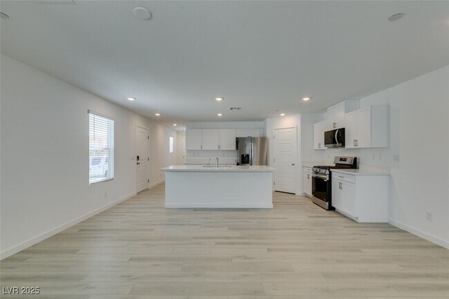 Building Photo - 6229 Mangler St