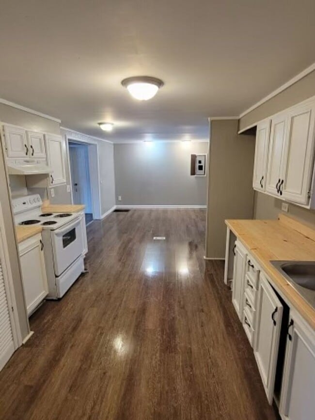 Building Photo - Renovated 3 Bedroom 2 Bath Home for Rent!!