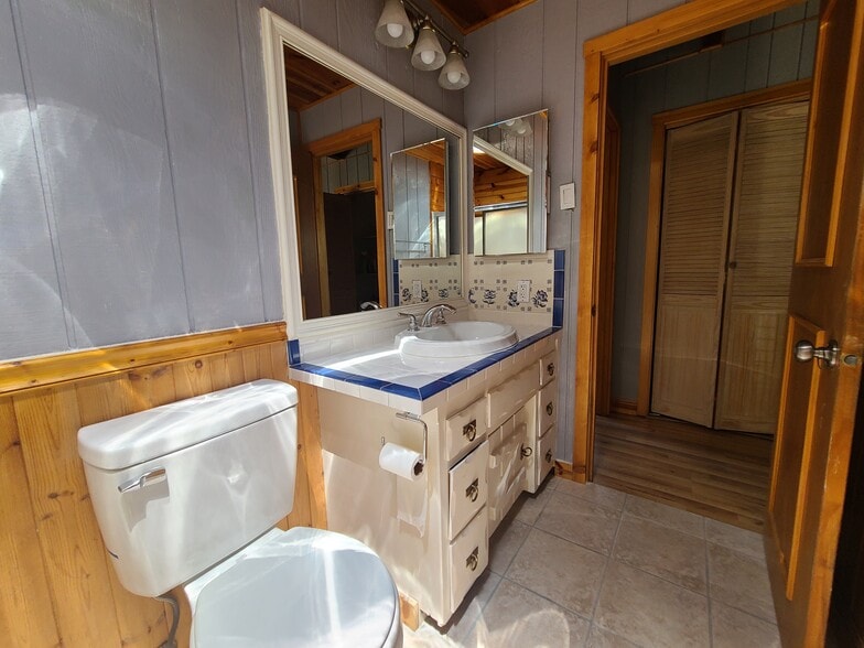 Building Photo - 15325 Acacia Way