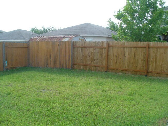 Building Photo - Charming 3-Bedroom Home for Immediate Move-In