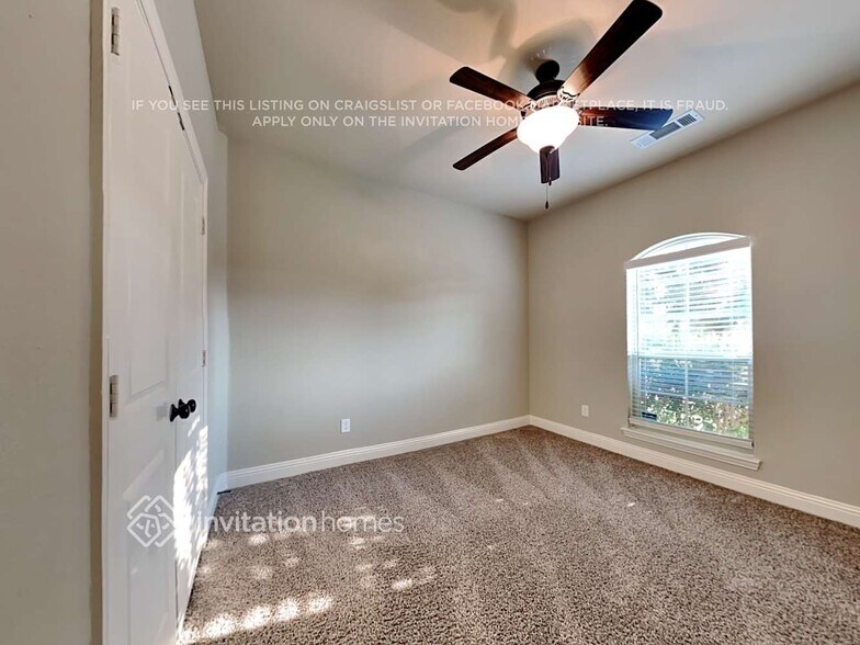 Building Photo - 5629 Park View Dr