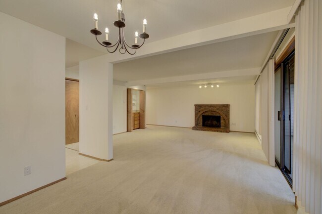Building Photo - 2bd/1.75ba Mercer Island Condo
