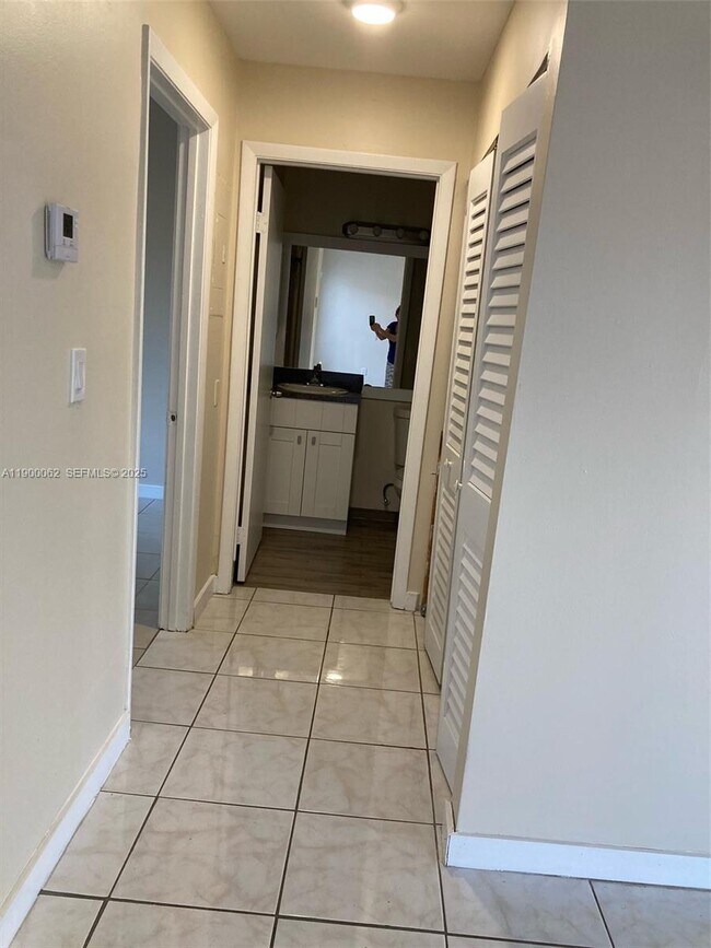 Building Photo - 1901 San Remo Cir