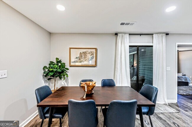 Building Photo - 527 Charing Cross Dr