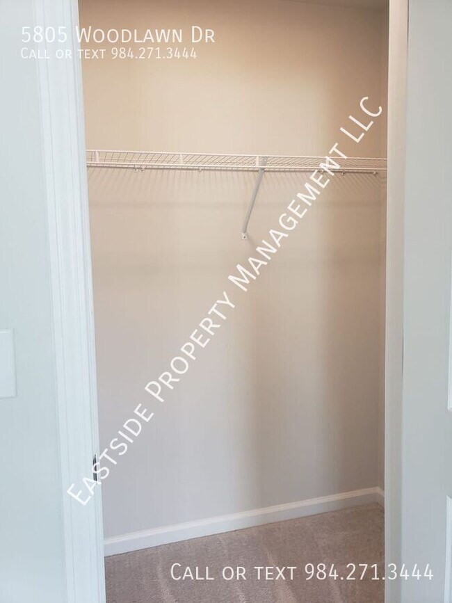 Building Photo - 5805 Woodlawn Dr