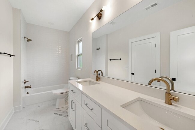 Building Photo - 1008 Fontaine Dr