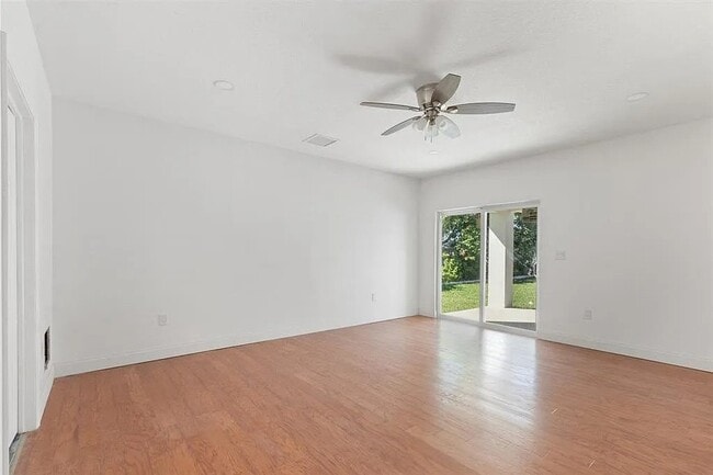 Building Photo - 2908 NW 8th Ct