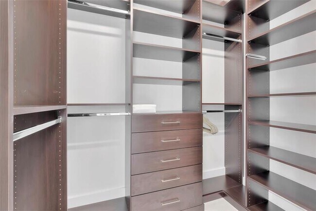 Building Photo - 4088 Briarcliff Cir
