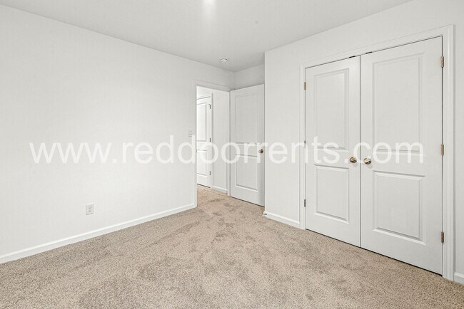 Building Photo - ? Move In Now and Get 6 Months of the Resi...