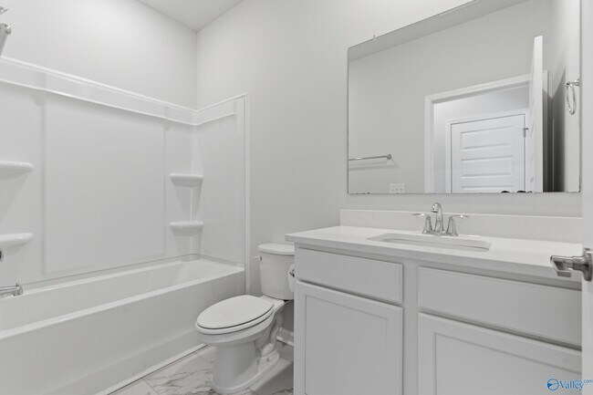 Building Photo - 15007 Greenleaf Dr
