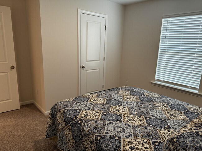 Building Photo - 230 Pedric Dr