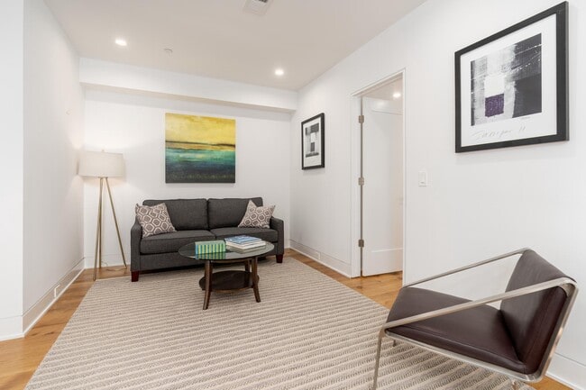 Building Photo - 103 17th St SE