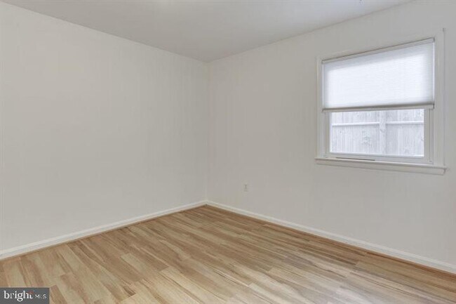 Building Photo - 5400 Greystone St