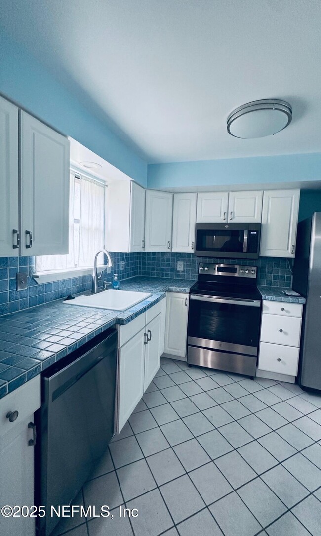 Building Photo - 4765 Marsh Hammock Dr W