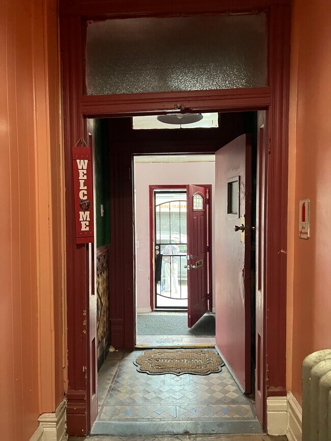 Building Photo - 3953 Fairmount Ave