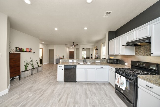 Building Photo - 18410 Avanta Cove Dr