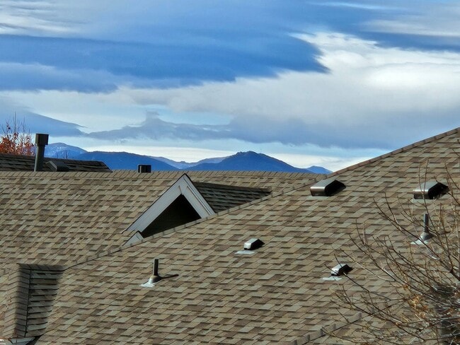 Building Photo - Stunning Highlands Ranch Townhome