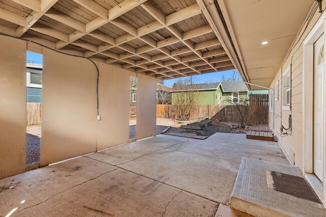 Building Photo - 2204 Cooper Ave