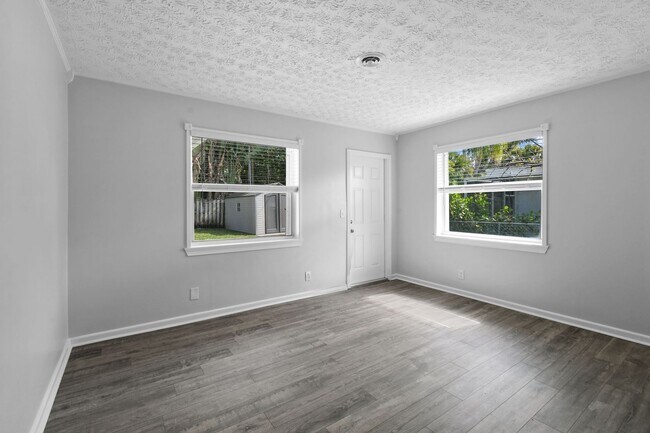 Building Photo - Beautifully maintained 2-bed/2-bath single-family residence is available for rent in one of West ...