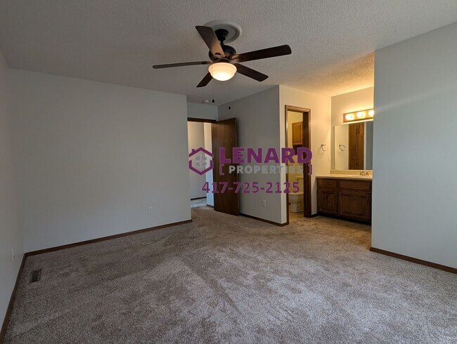 Building Photo - 3 Bedroom Home Ready for Move In!
