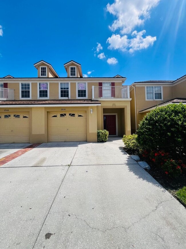 Building Photo - 3 Bedroom, 2.5 Bathroom 2-Story Townhouse in Gated Community - Kissimmee