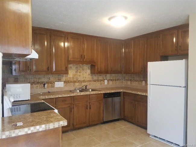 Building Photo - 1811 Young Farm Rd