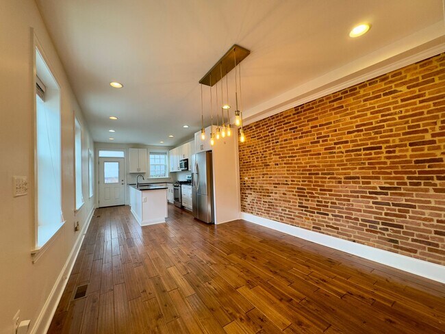 Building Photo - Elegant 3 Bedroom/3.5 Bathroom Townhome in...