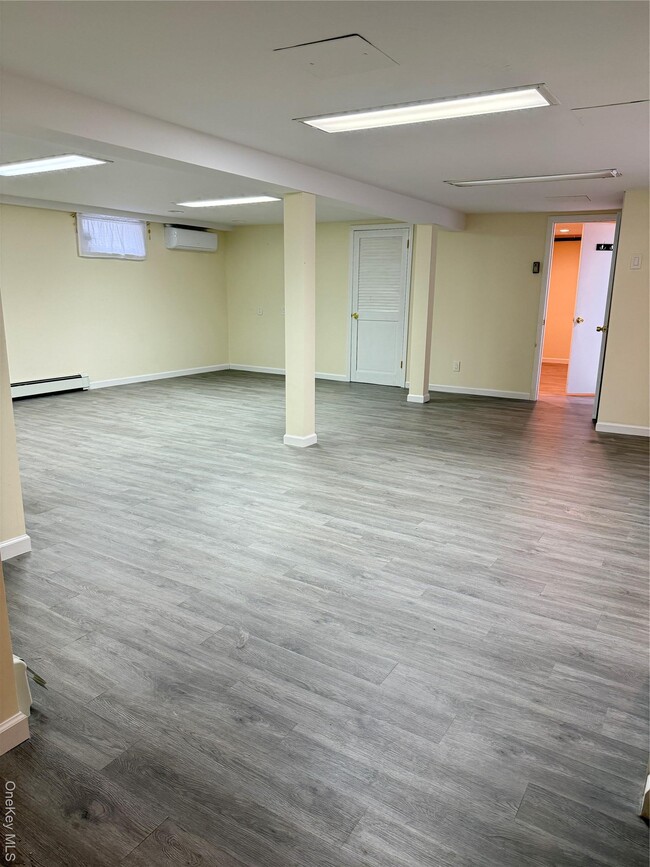 Building Photo - 660 S 10th St