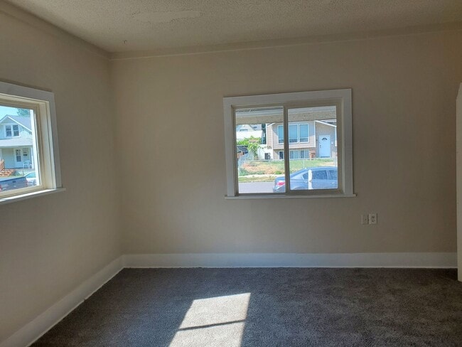 Building Photo - 3 Bed 1 Bath Home!!!