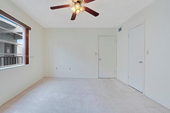 Building Photo - 2998 Sunrise Lakes Dr E