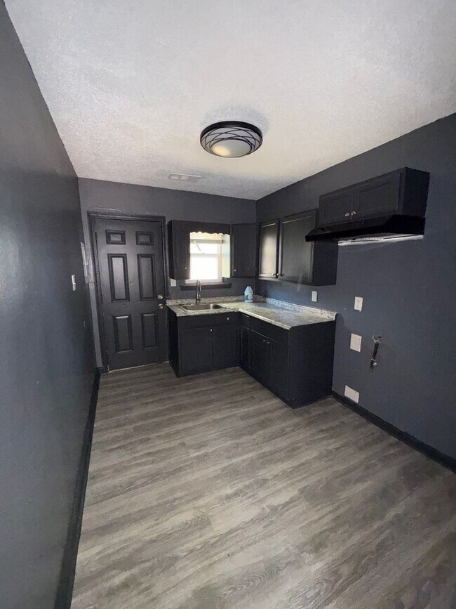 Building Photo - Fully Renovated 3BR Home in East Memphis – Section 8 Welcome