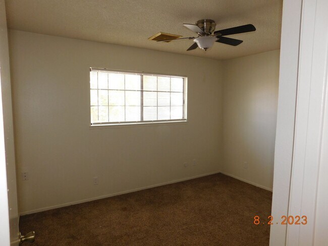 Building Photo - PER633